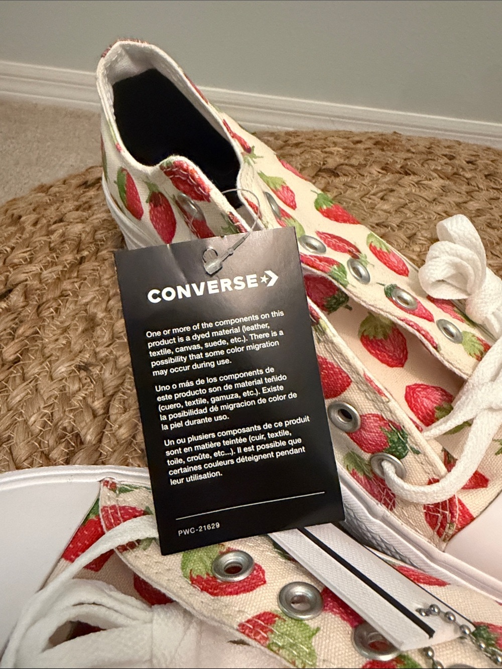 NWT custom strawberry converse - Picture 5 of 9